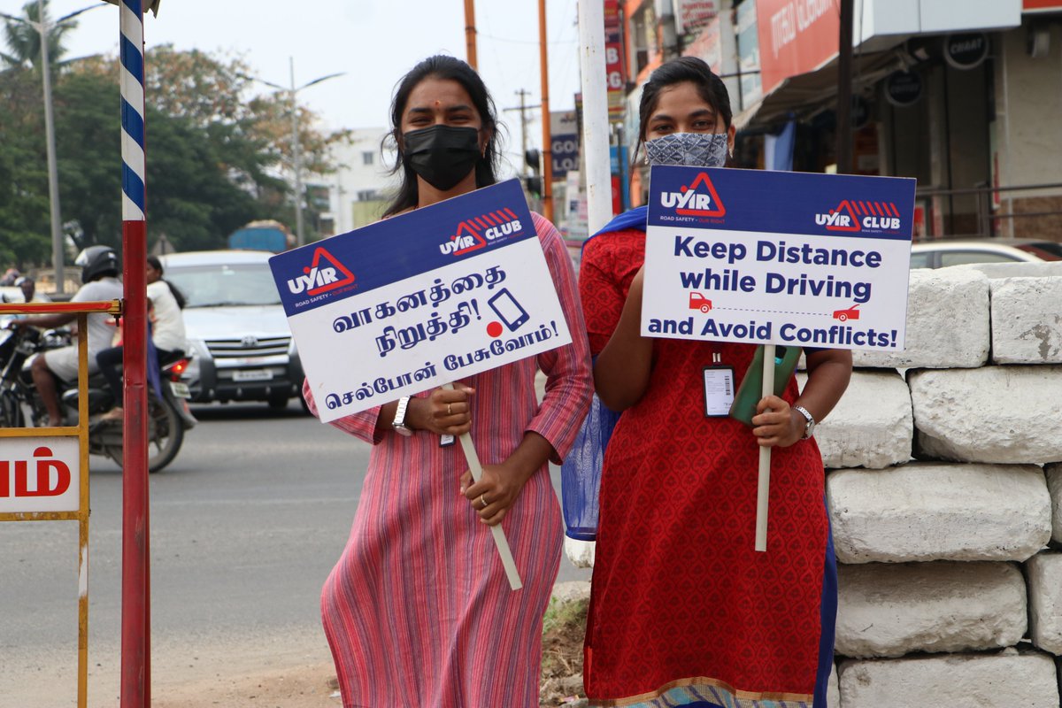 _emmanueldaniel's tweet photo. Had a wonderful time of volunteering with the students of KCLAS to create awareness on road safety at the Saravanampatti Junction, Coimbatore on 01.04.2022. One of our objectives was to create a city free from road accidents. #india #roadsafety #volunteering #community #outreach https://t.co/LLhS74treo