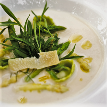 FvgViaDeiSapori's tweet photo. #ricette golose di #primavera con i nostri chef: eccoci da Toni a #Gradiscutta (UD) con questa minestra di #asparagi, #montasio e #tortelli con #misticanze
https://t.co/PlYMV8kqE9 https://t.co/acLmofs2tf