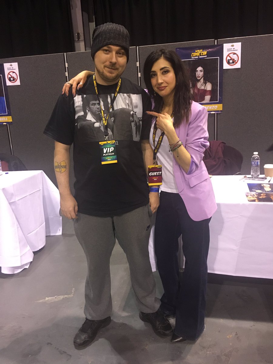 MVPKrueger's tweet photo. @ImDanaDeLorenzo @walescomiccon Thanks for the bonus free selfie on Sunday 🥴 https://t.co/pRmIWukc0J