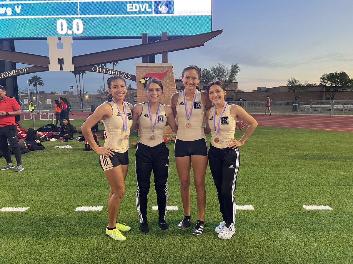 Jag_02179's tweet photo. 4 x 200m Relay 7th 🏅(Arely Vasquez, Jasmine Mireles, Alexis Ramirez, Robynn Perez) MOC Finals @vcardenas32 https://t.co/DUYJVqKMTS