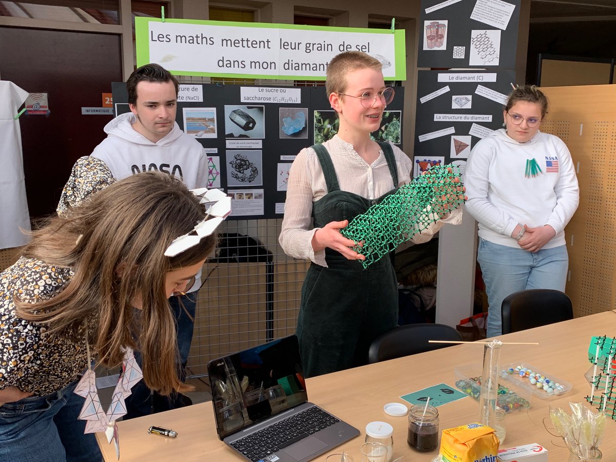 AcademieDijon's tweet photo. Finale académique du #ConcoursCGénial à l'@INSPE_BOURGOGNE. Présentation des 6 équipes finalistes au recteur @NNgahane. Bravo à tous les participants pour ces beaux projets ! 👏 #CultureScientifique https://t.co/D6BzOkRFC3