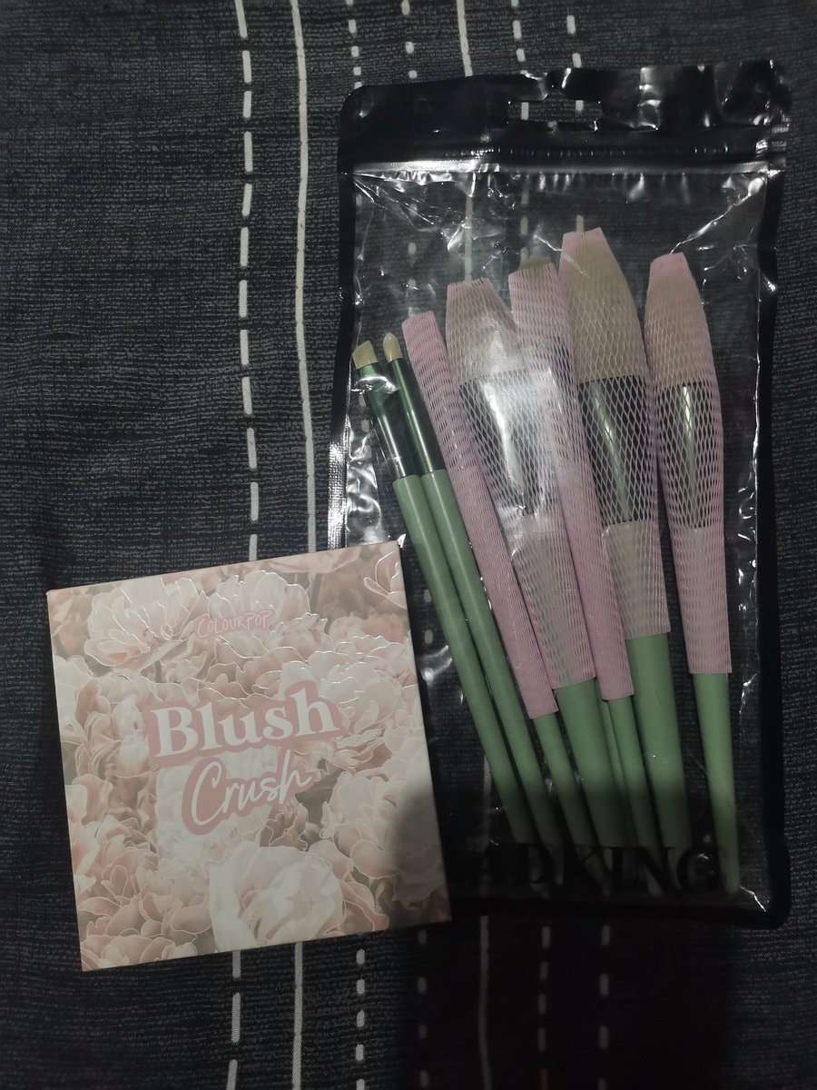lxikincart's tweet photo. #lxikincartmail ¦ #minsakuproofs

[ʚ💌ɞ from @mins4ku]

happy monday sa new mok up kxhsksk thank you ate pawi! ily 💛 https://t.co/EKSYQYjIR0