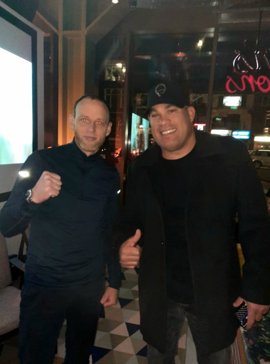 deanmonks2's tweet photo. Absolute pleasure to meet @titoortiz .been a massive fan forever.  Thanks for the picture #ufclegend #icon #teampunishment #thehuningtonbeachbadboy 
#groundandpound https://t.co/OaoEOz67GM