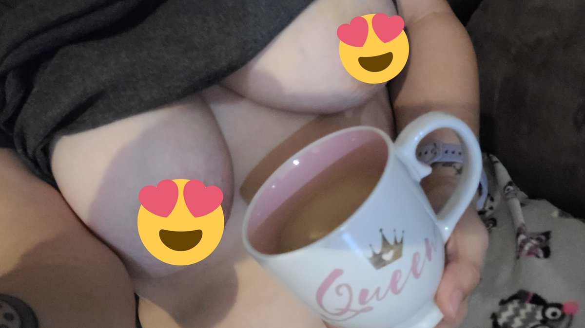 CountryCurvyQT's tweet photo. How would you prefer your coffee on this #MILFMonday? #thicknjuicy #notyouraveragewoman #bbw #PAWG $curvyndirty https://t.co/n5PVYPQgGA