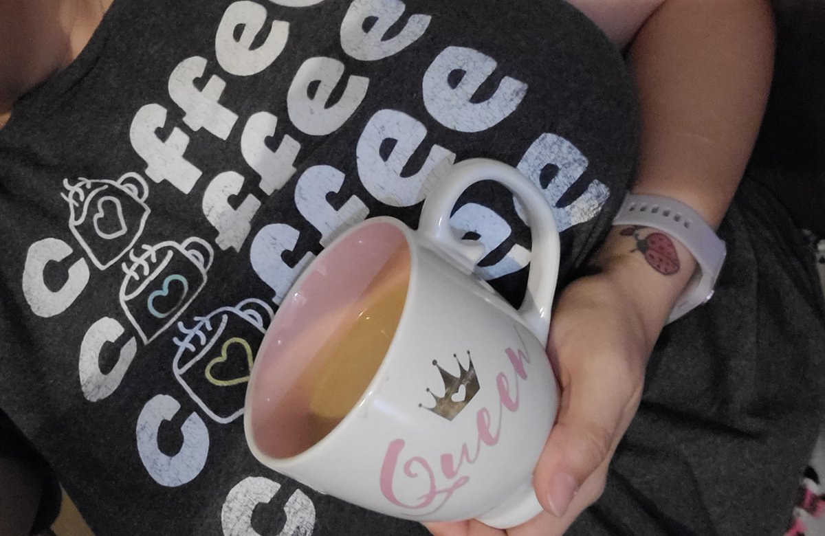 CountryCurvyQT's tweet photo. How would you prefer your coffee on this #MILFMonday? #thicknjuicy #notyouraveragewoman #bbw #PAWG $curvyndirty https://t.co/n5PVYPQgGA