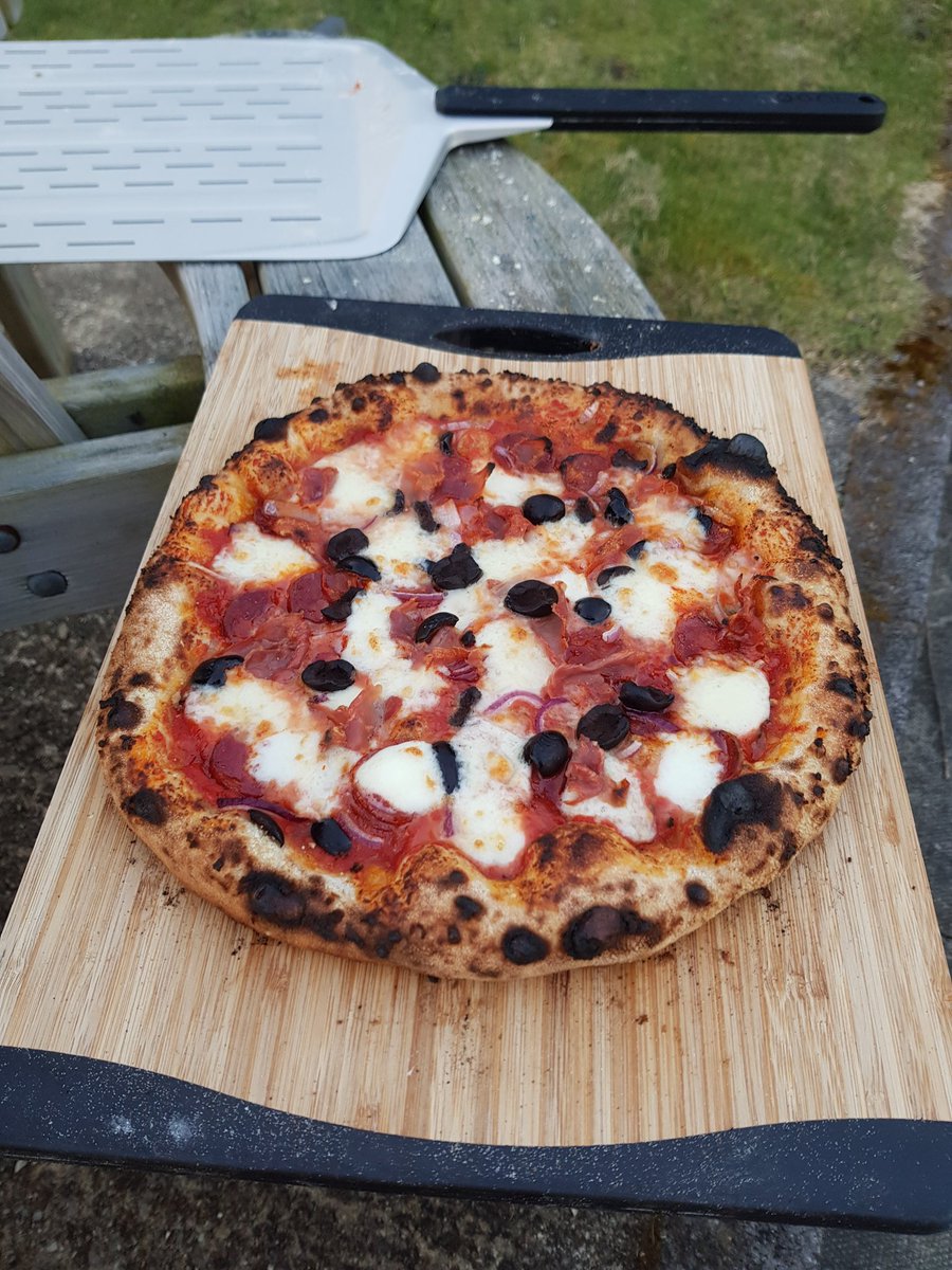 markjames_11's tweet photo. Just when I thought, genuinely, that I had reached the pinnacle of my Ooni pizza making capabilities... I made even better ones again! 
@OoniHQ #ooni #pizza https://t.co/nL4MsXvpuR