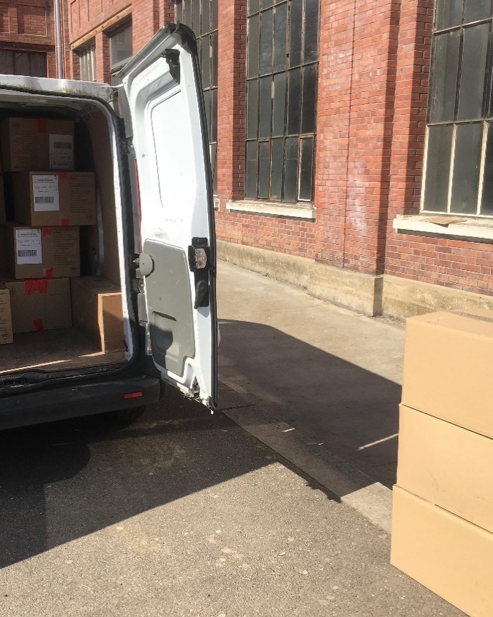 [📦🇺🇦]

Merci au magasin Emmaüs Cernay, qui, participe activement à l’opération de solidarité pour l’Ukraine🇺🇦, comme cela a été le cas ce matin même, avec la réception d’une camionnette complètement chargé. Réceptionné et stocké par Motoco ! 

N’oubliez pas de faire un don !