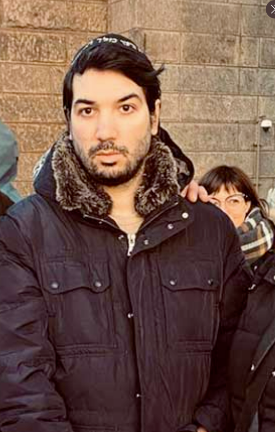julienbahloul's tweet photo. #JeremyCohen : nous sommes dans un schéma qui me rappelle Ilan Halimi.
Un fait divers dans la presse. 
Puis silence.
Puis la famille se tourne vers les média juifs, en l'occurrence radio shalom.
Puis les autres médias parlent du meurtre.
Terrible flashback. 
Je suis bouleversé https://t.co/i7vcr2ob4Z