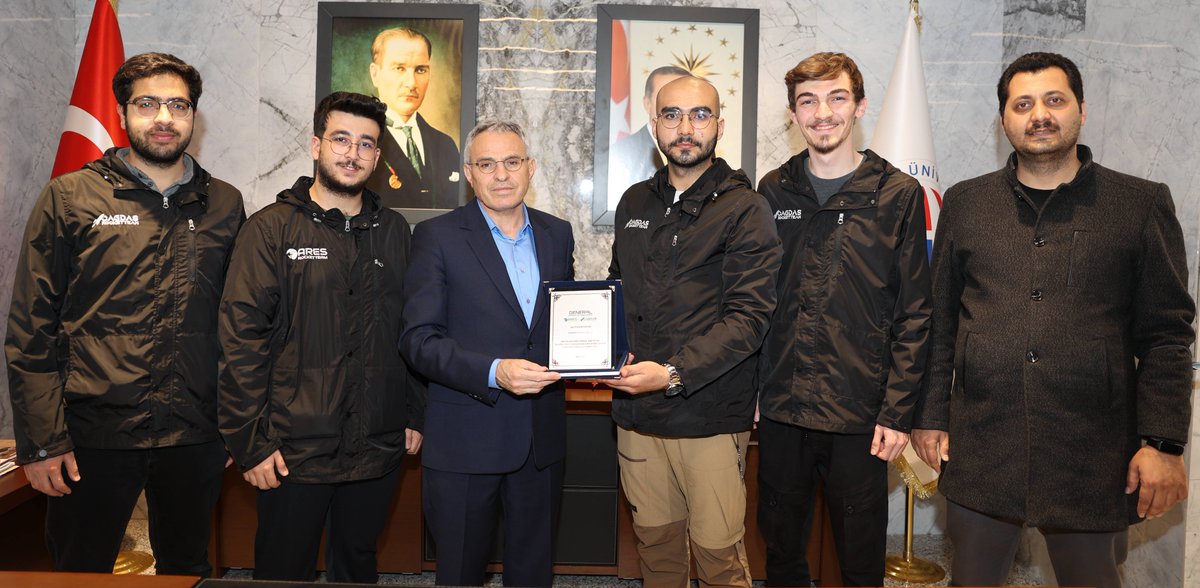 gaziantepUniv's tweet photo. #TEKNOFEST ’E HAZIRLANAN EKİPLERDEN REKTÖR ÖZAYDIN’A ZİYARET

GAÜN @cagdasrocket ve ARES ROCKET TEAM, Rektör Prof. Dr. Arif Özaydın’ı makamında ziyaret ederek çalışmaları hakkında bilgi verdi.

@teknofest 
@ozaydinarif 
@alosars 
@technicmuhendis

🔗https://t.co/swOCVVqVtT https://t.co/pPhjrKAGKM