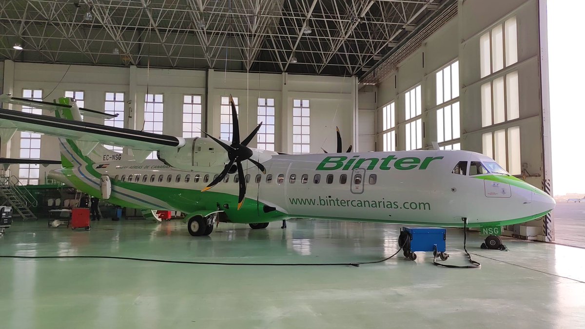 BinterCanarias's tweet photo. ¡Ya está aquí el segundo @ATRaircraft 72-600, de los 6 nuevos aparatos anunciados el pasado mes de noviembre! Con matrícula EC-NSG, pronto se incorporará a nuestra programación. ¡Bienvenido! https://t.co/gaCy0m78uL