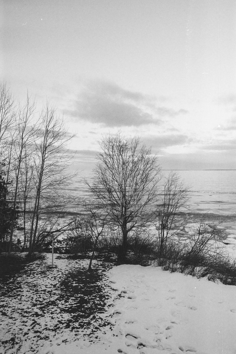 rhrwes's tweet photo. Spring break involved more snow than sun this year, but the Lake Superior region continues to be amazing. #filmphotography #ilfordphoto https://t.co/1iPvuX2NJZ