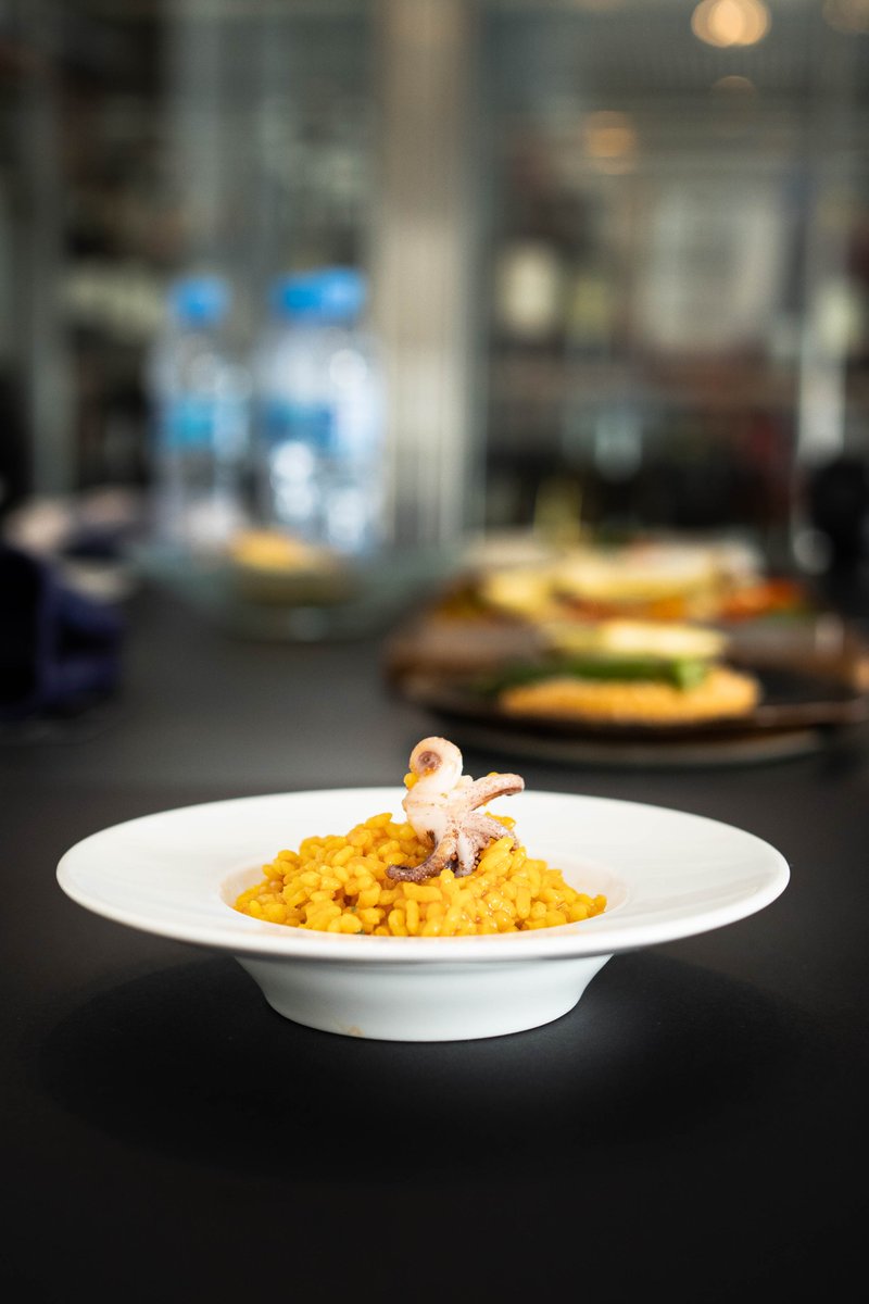 arroceslabomba's tweet photo. Hemos desarrollado una tecnología de cocción de #arroz que encapsula caldo y saborizantes optimizando el proceso productivo de cocinado, evitando al hostelero emplear caldos para la cocción y acortando el tiempo de cocinado un 80%, manteniendo así una calidad en grano muy alta. https://t.co/p614kouJrt