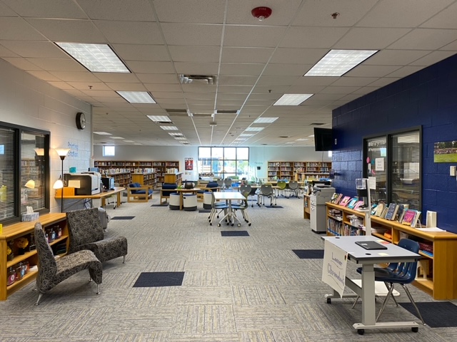 SCPSchools's tweet photo. Our school libraries support innovative teaching and learning in all elementary, middle and high schools in the division. Visit https://t.co/scuJrDRj26 to learn more. #SchoolLibraryMonth #SCPSReads https://t.co/oRr0If5CBQ