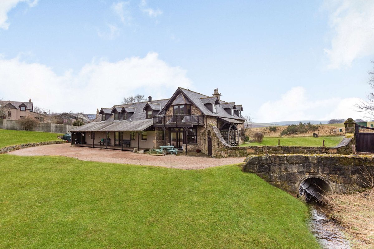 struttsscotland's tweet photo. #ForSale - A stunning detached 5 bedroom #home with #stabling and 4 #acres located in the @CairngormsNP - Take a walk through our #VirtualViewing:
https://t.co/YCST402zD7 https://t.co/EDRapmJ0tp