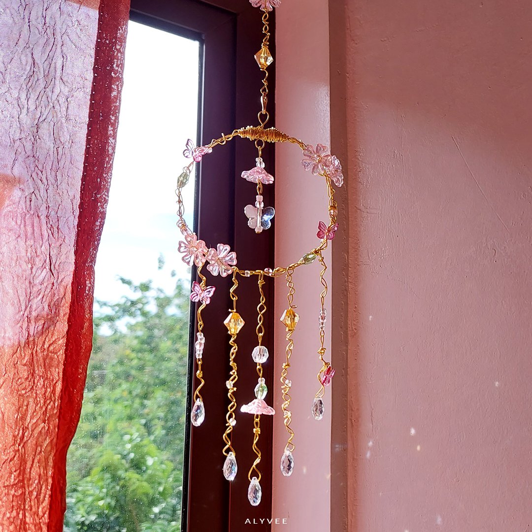 alyvee_art's tweet photo. 💖 Shop 4.4 Update 💖
New suncatchers are now available!~ 💕 Was also able to restock the previous pink flower design 🌸 

Shop link: https://t.co/bivXUFJrvF
💖 I will also post individual product links below

RTs are very much appreciated! 💕 https://t.co/1Ov4Vjc1xE