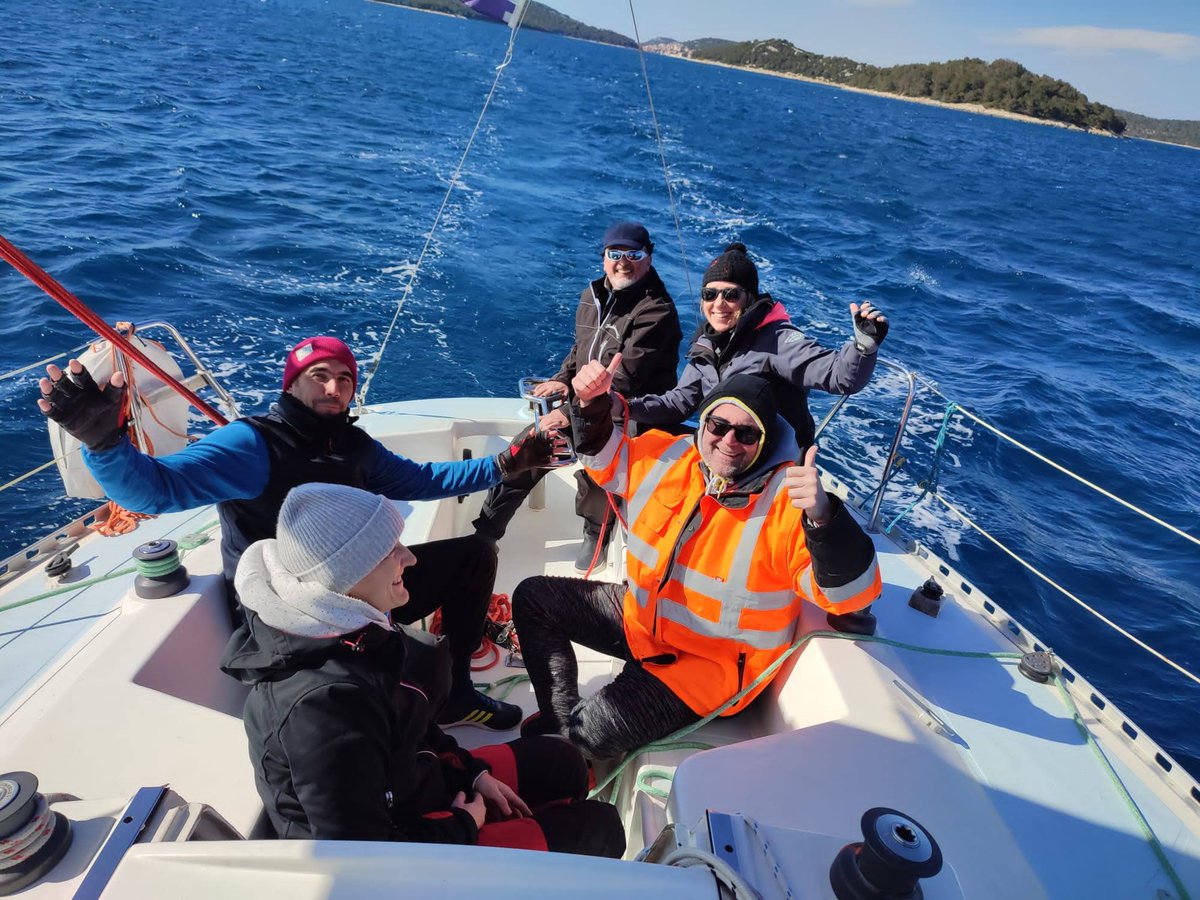 Anasailing's tweet photo. O yes. They are in the school, learning all day long ⛵
#anasail #anacourses #learntosail #sailing #sailingincroatia #lastminute https://t.co/8Q1dmL68PA