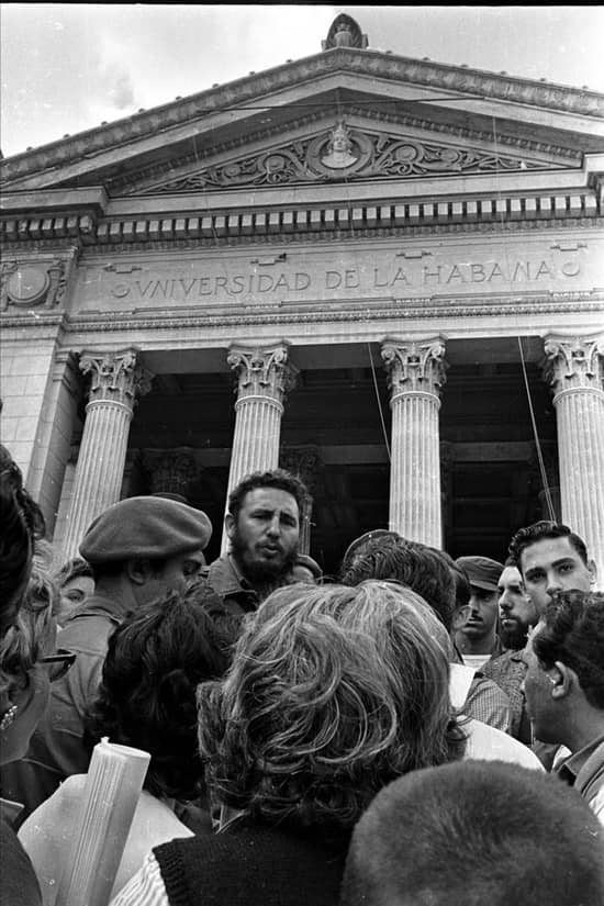 #Fidel: Creer en la juventud es ver en la juventud la mejor materia prima de la patria, la mejor materia prima de la juventud, de la Revolución; creer en la juventud es mirar todo lo que nuestra juventud puede hacer... 👇