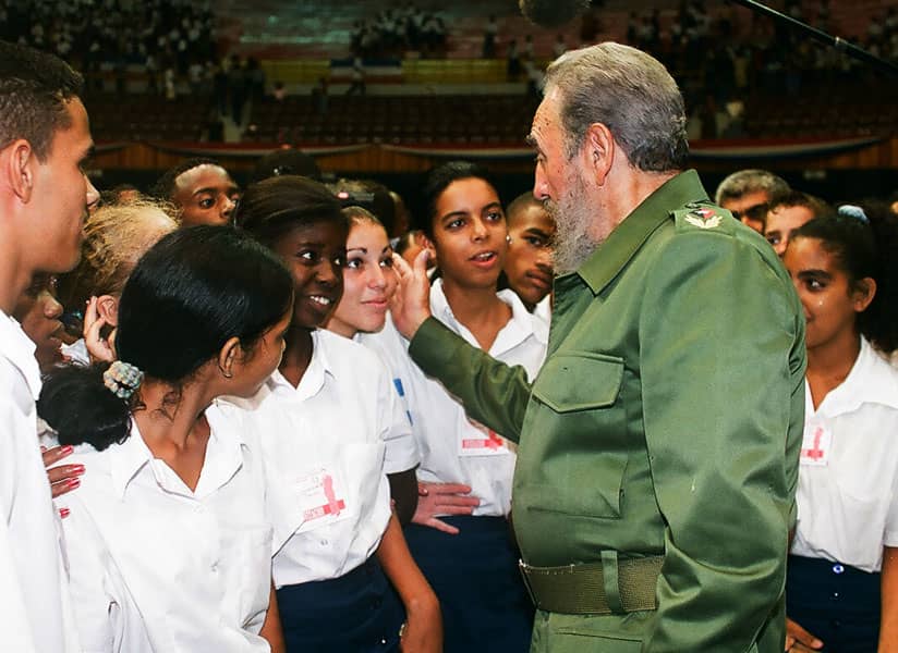 DiazCanelB's tweet photo. "es ver en esa juventud los dignos continuadores de la obra revolucionaria; es ver en la juventud a mejores continuadores o constructores de la obra revolucionaria mejores todavía que nosotros mismos". (4/04/1962) https://t.co/3ez1Brg0uX