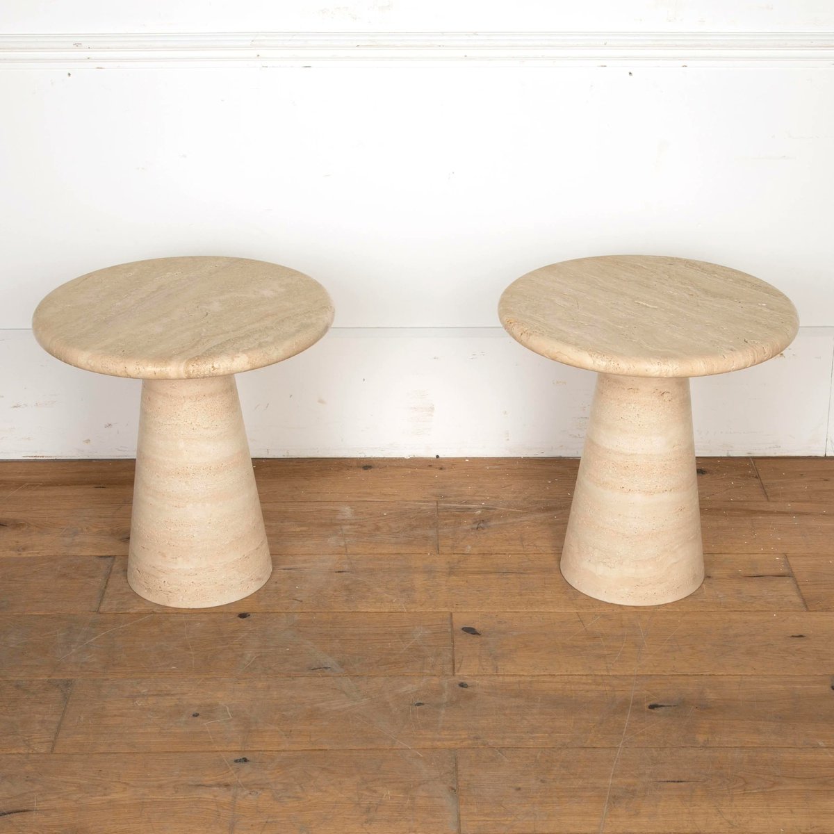 LorfordsAntiq's tweet photo. L A T E S T A R R I V A L ✨
Mid-Century Style Travertine Side Tables
https://t.co/obIrA2YC2c
#LorfordsAntiques #Lorfords #Antiques #BuyAntiques #MidCentury #Interiors https://t.co/9QCClVhKdA