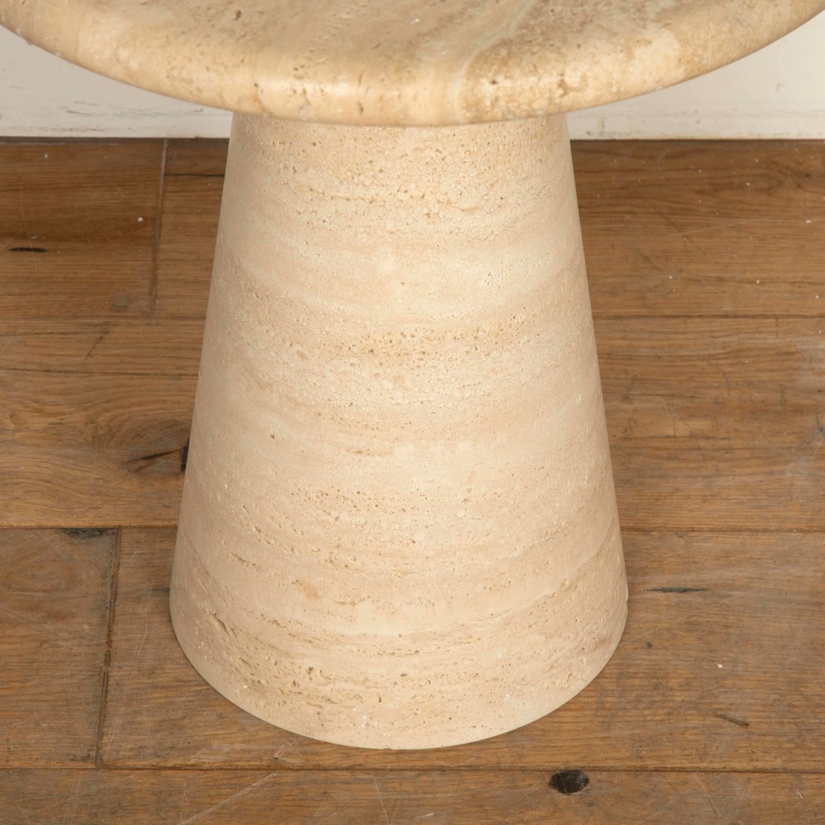 LorfordsAntiq's tweet photo. L A T E S T A R R I V A L ✨
Mid-Century Style Travertine Side Tables
https://t.co/obIrA2YC2c
#LorfordsAntiques #Lorfords #Antiques #BuyAntiques #MidCentury #Interiors https://t.co/9QCClVhKdA