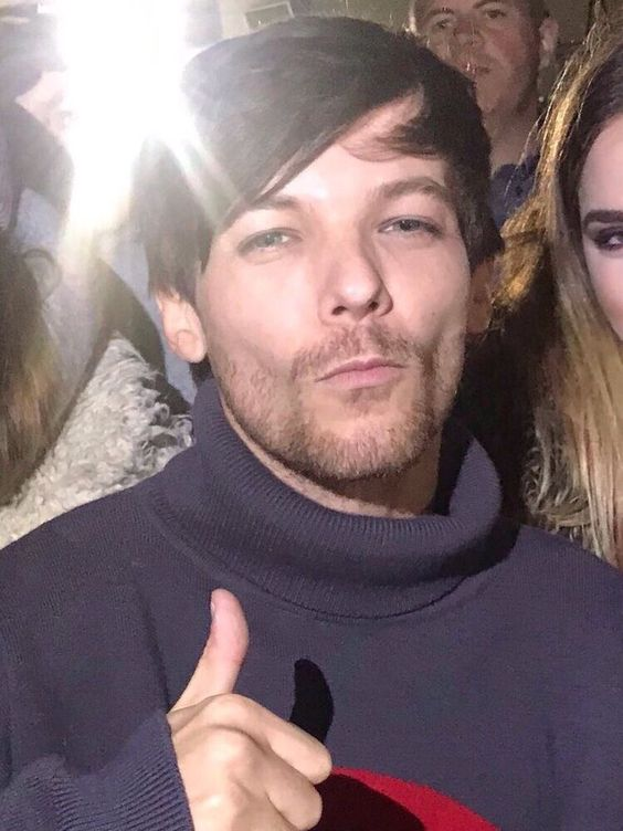 rainbow_larents's tweet photo. cheekbones https://t.co/PG90fZHDBB