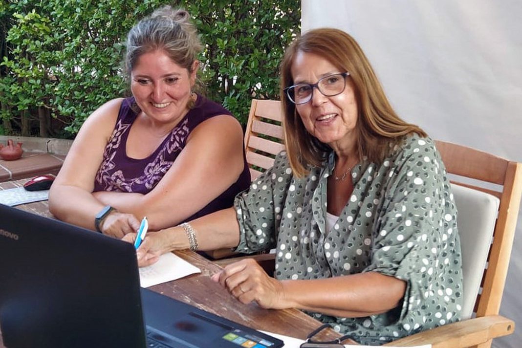 castillayleon's tweet photo. ✍🏻'Poeducto' anima a jugar y aprender sobre #Segovia a través de un álbum ilustrado de poemas infantiles

✒️Marisa Alonso y Patricia Cabrejas abordan temas muy segovianos como el Titirimundi o la Carrera del Pavo

@Poesia_Infantil @Patisukiya

https://t.co/JPnqLmNDnS https://t.co/5ufTtfR0s7
