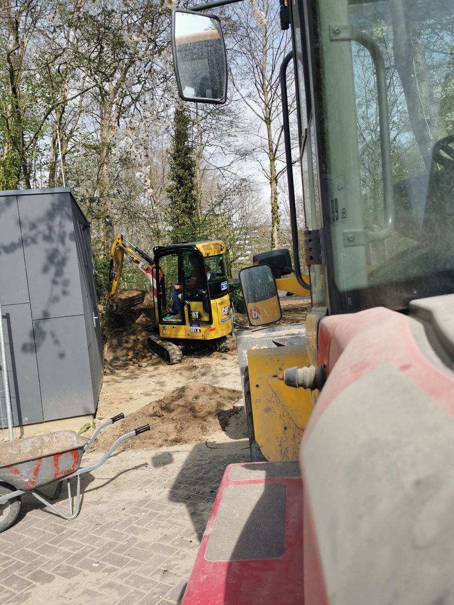 InfraVan's tweet photo. Voor onze opdrachtgever @KlokGroep hebben wij vorig jaar het nieuwbouwplan Hof van Nijmegen bouwrijp mogen maken.
Nu zijn we druk bezig om het plan woonrijp te maken.

#vandalen #infra &amp; #milieu #containers #reiniging #Huissen #Nijmegen https://t.co/Te5aauo4NF