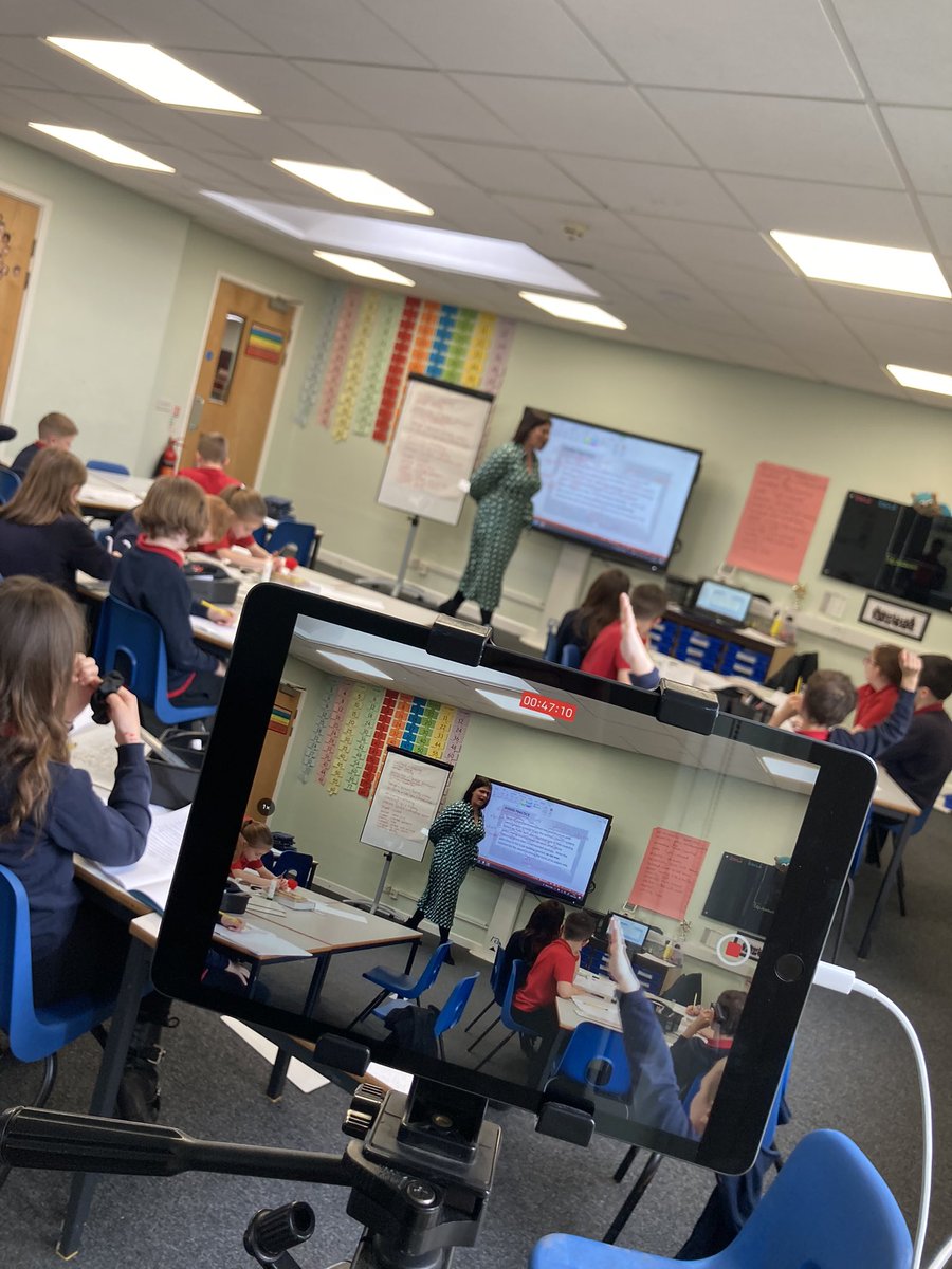 mel_4nie's tweet image. Capturing the amazing @Nik_OLoughlin in action - modelling the teaching sequence, and using tech!!  @AnstonBrook #Y3 #literacy #writing 😍 📱