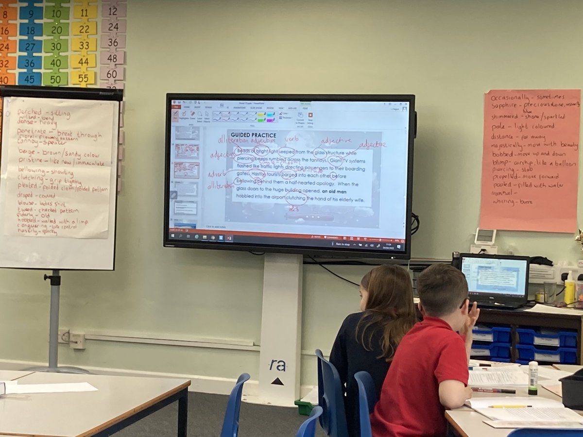 mel_4nie's tweet image. Capturing the amazing @Nik_OLoughlin in action - modelling the teaching sequence, and using tech!!  @AnstonBrook #Y3 #literacy #writing 😍 📱