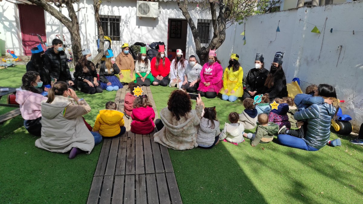gregorioferva's tweet photo. ¿Quieres saber cómo aprendemos en Educación Infantil? Hemos visitado las Escuelas Mi Huerto y Mi Casita Reggio para conocer su metodología didáctica a través de cuentos y canciones. La mejor calificación: su sonrisa, sus manitas pidiendo brazos y su lengüita de trapo😉.
#EDIN_GF https://t.co/y4EGAiHUc0