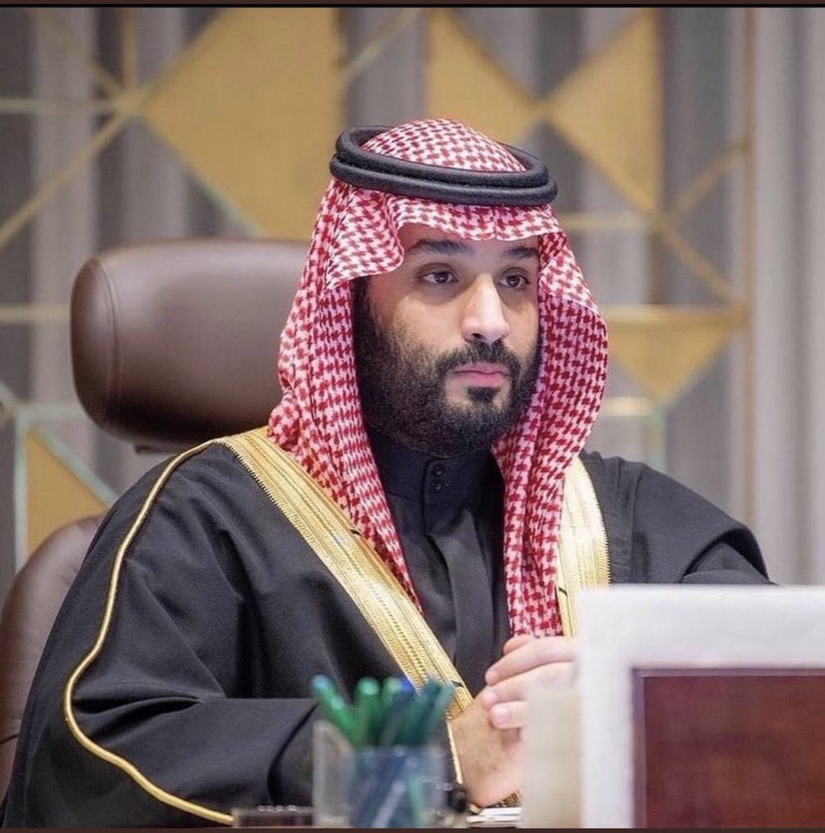 abubader2133's tweet photo. #انقذنا_ياولي_العهد ياوجه السعد والخير ،، يشهدالله أن دوام الطلبة في أيام هالشهر الفضيل قد كركبت نفسيات الجميع والمتبقي دراسة إسبوعين تقريباً ولو كنسلوها ومن الإجازات المطولة عوضوها لأرتاح الجميع ،، وكلنا أمل بالله ثم بكم ياولي العهد الأمين ، https://t.co/NBH48HZBdr
