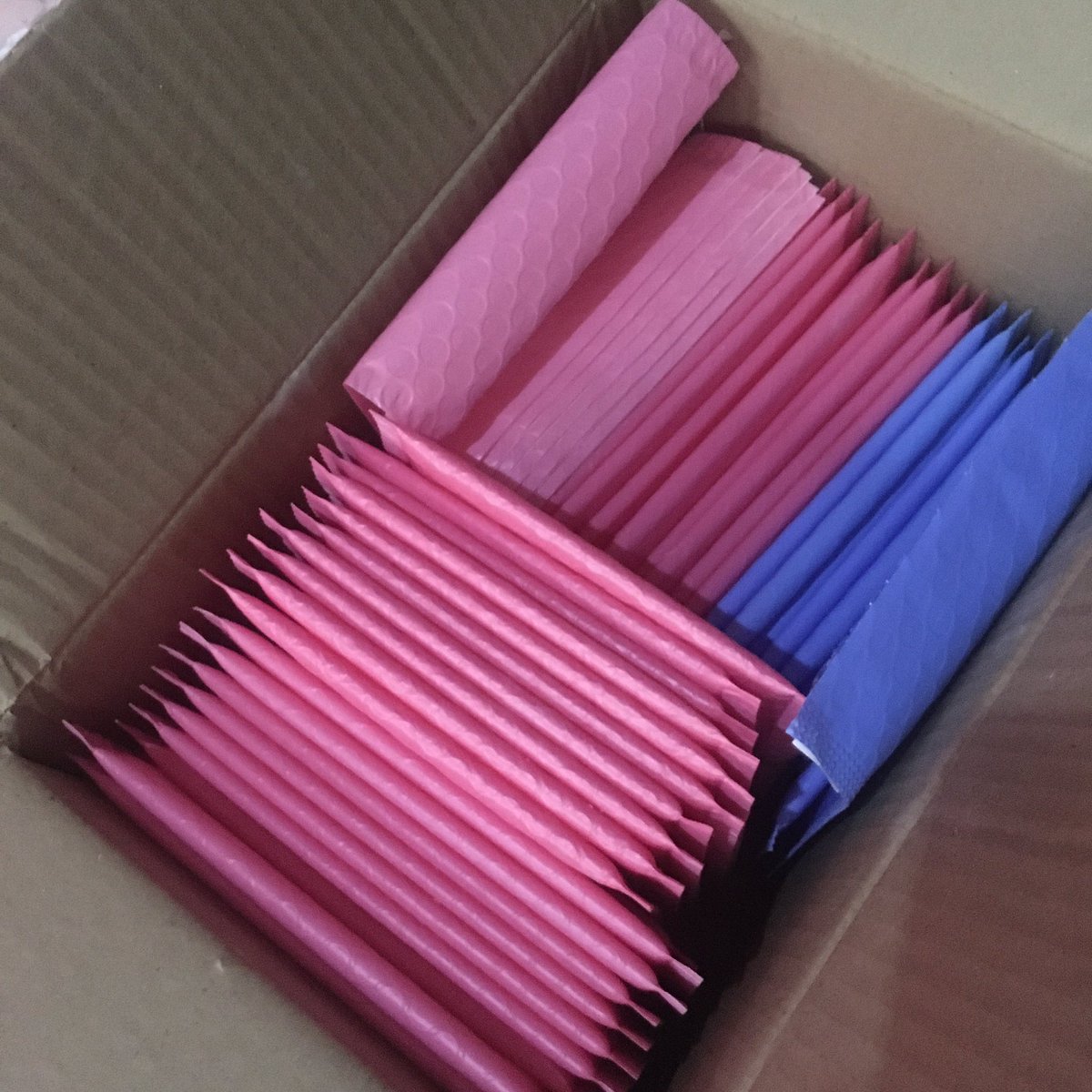 pxmmx_'s tweet photo. เสื้อสีขาว 120 ส่งฟรี(พร้อมโอน100)
ซองพัสดุ30+ซอง 120ส่งฟรี(พร้อมโอน100)
เเหวนวงล่ะ 5 บาท(ขอดูรูปเพิ่มเติมได้คั้บ)
#เสื้อผ้ามือสองสภาพดี #เสื้อผ้ามือสองราคาถูก #เสื้อเชิ้ตoversize #ส่งต่อเครื่องเขียนมือสอง #ซองใส่การ์ด #ซองพัสดุ https://t.co/W4bbY0nab9