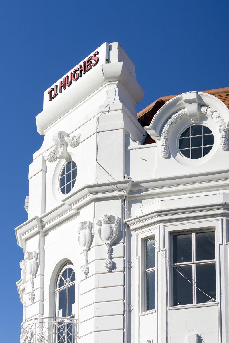 SAVEtoReuse's tweet photo. Eastbourne's TJ Hughes closed in 2019 and was slated for demolition. We think it's too good to lose and could have a bright future. Thanks @BBCSussex for having us on the breakfast show to talk about our new report, Departing Stores https://t.co/ssbmoWZYow https://t.co/9lywQ4xIIu