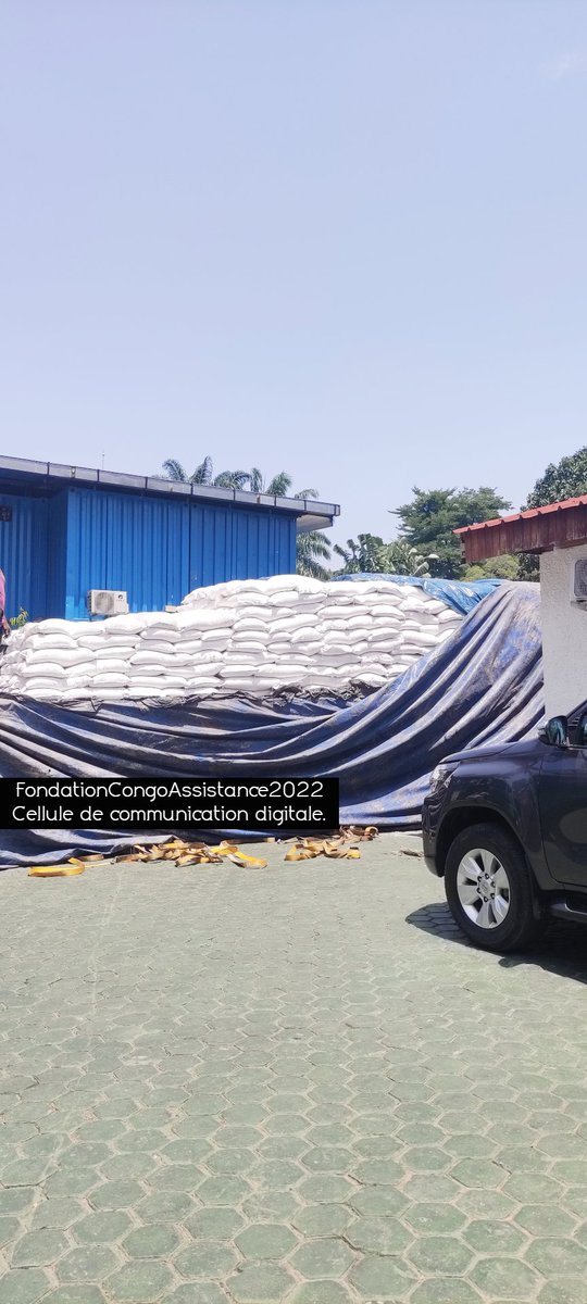 fca_org's tweet photo. Fruit important dans le cadre de la coopération nippon-congolaise, ce don se compose de mille (1.000) sacs de riz, destinés aux ménages ou groupes vulnérables identifiés par la Fondation Congo Assistance. #chezmoiaucongo https://t.co/fKYHzfrnt1