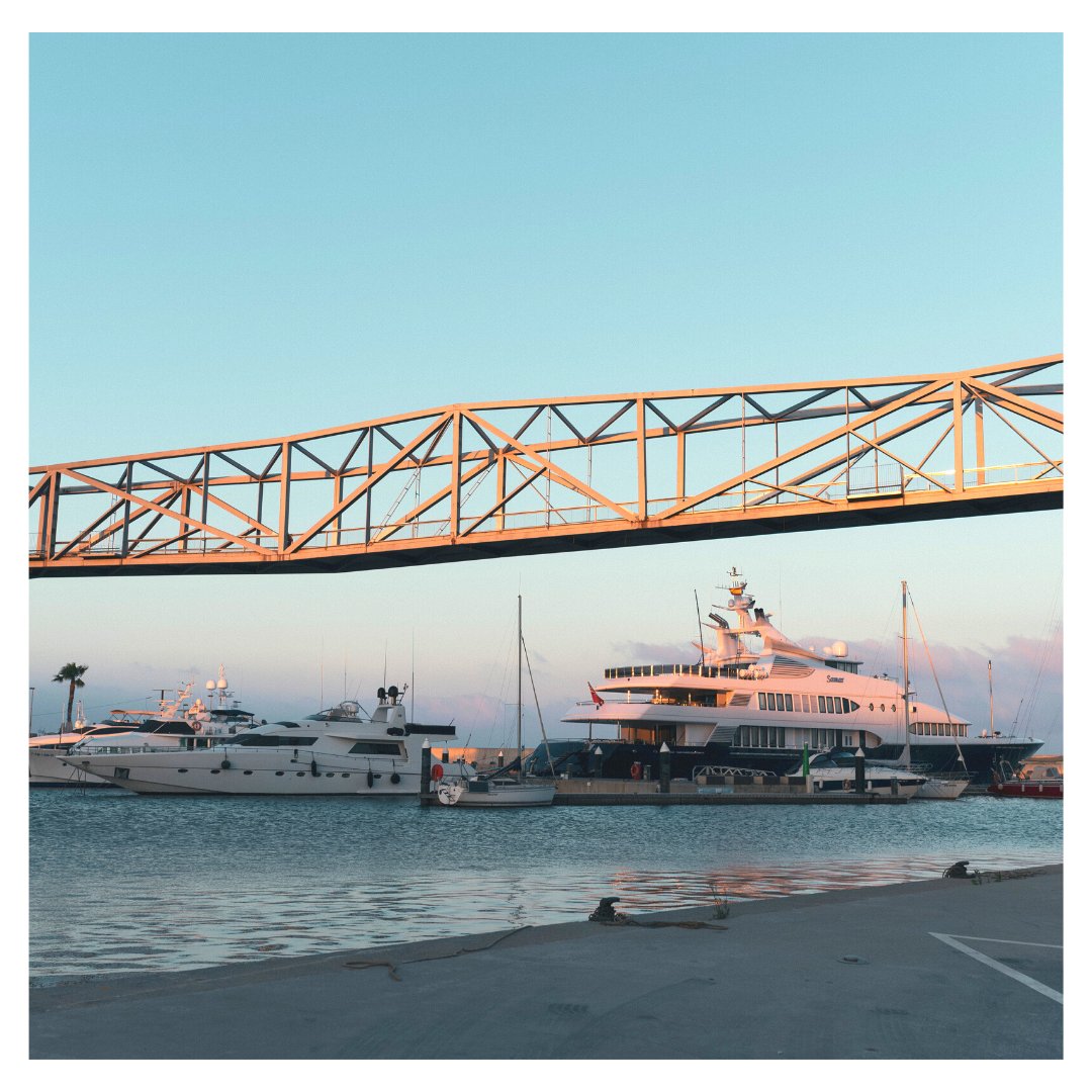 📸 El pont sobre Port Fòrum.
👉 És d'estructura metàl-lica i exclusiu per al pas de vianants.
#beforum