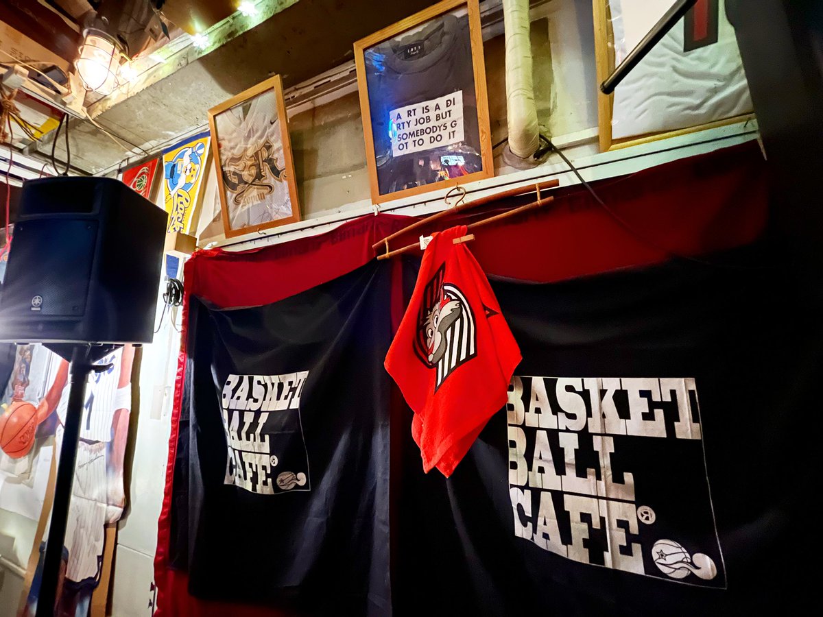 hojaluna's tweet photo. ๐ฆ๐๐น๐ญ๐๐ป
#flag #speaker #grjapan @GYMRATS13 #basketballcafe #T13 #nba #nbamascots #pennant #fearthedeer #supermascotrocky #milehighbasketball #ripcity
#nbamascots #ๆจๅ ด #tokyoeastside
#hellomonday #hellonewweek https://t.co/zM3oDUq3SC
