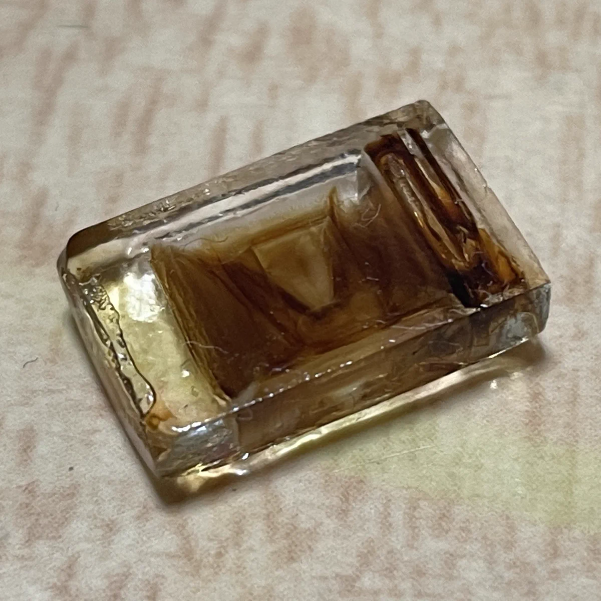 めんつゆを4年間放置した結果…1㎝大の食塩の結晶ができた！