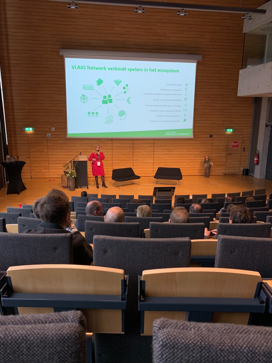 VERA_eGov's tweet photo. Hoe kan je #data inzetten om je lokaal beleid vorm te geven, op te volgen en te verbeteren? 🤔
Onze collega's volgden inspirerende praktijken tijdens het netwerkevent ‘Smart Cities’ van @VLAIO_be waar onder meer de nieuwe CoT-oproep werd aangekondigd
#SmartCity #SlimEnSmart https://t.co/IKijq9S8uy