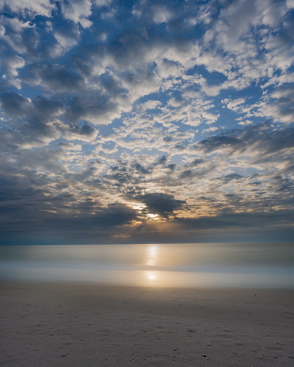 ArtsRjg's tweet photo. The skies are cloudy with a chance of love:
With you, I'd paint all the stars above;
My hearts on fire, and there's a chance of rain-
Unless I'm wrapped by your arms again. - Patti Masterman-Heterodynemind https://t.co/29JAIT1Frk