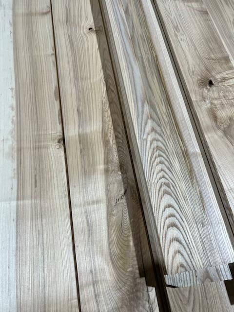 WhitneySawmill's tweet image. This is some ash flooring going out to Simon Moore. 
Ash as a flooring choice is becoming more popular. 

We can create custom floorboards in any timber you choose. Contact the office for details and a quote.

01497 831656

#Sawmill #UKTimber #Woodenflooring