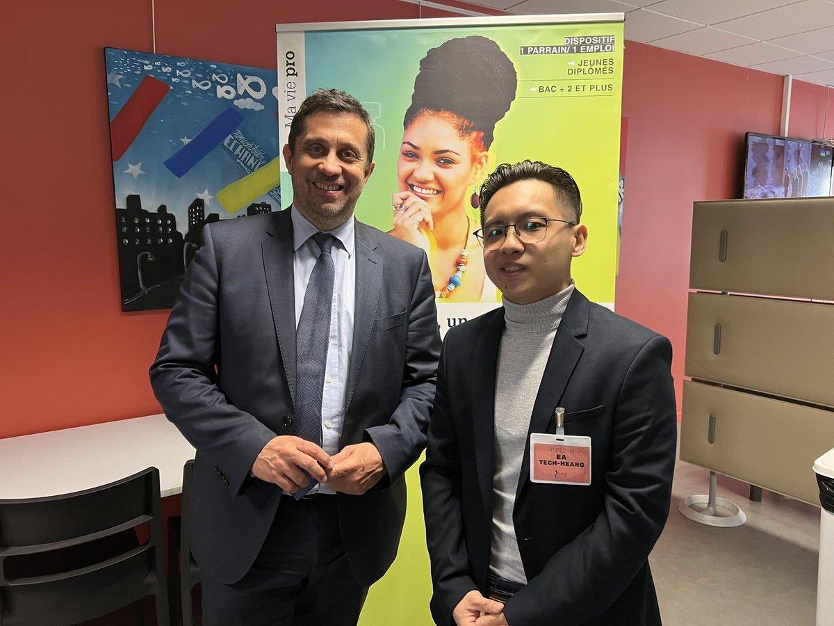 pascalblain13's tweet photo. Le parrainage j'y crois. Aujourd'hui j'accompagne Kelvin EA, jeune diplômé prometteur dans les nouvelles technologies et le commerce grâce au dispositif #UnParrainUnEmploi cc @MaRegionSud @poleemploi_paca @CyrilLiebart https://t.co/LgZbbx1xEB