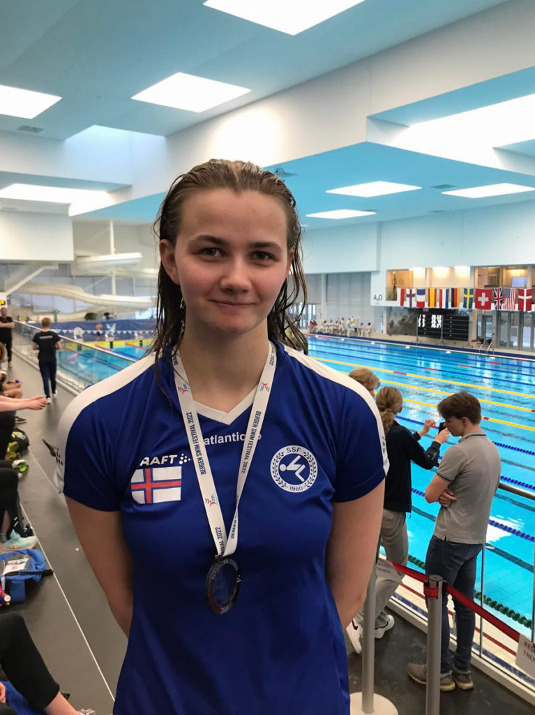 FaroeOlympic's tweet photo. Congratulations to Faroese swimmer Elisabeth Erlendsdóttir who won BRONZE 🥉 in the A-Final of the 200m backstroke at the Bergen Swim Festival 2022 in Norway yesterday 🇫🇴🏊‍♀️🙌

👉 https://t.co/lIHArTtqs8

📸 Kristian Martin Joensen | @svimjing https://t.co/hUsMg6R4Ih