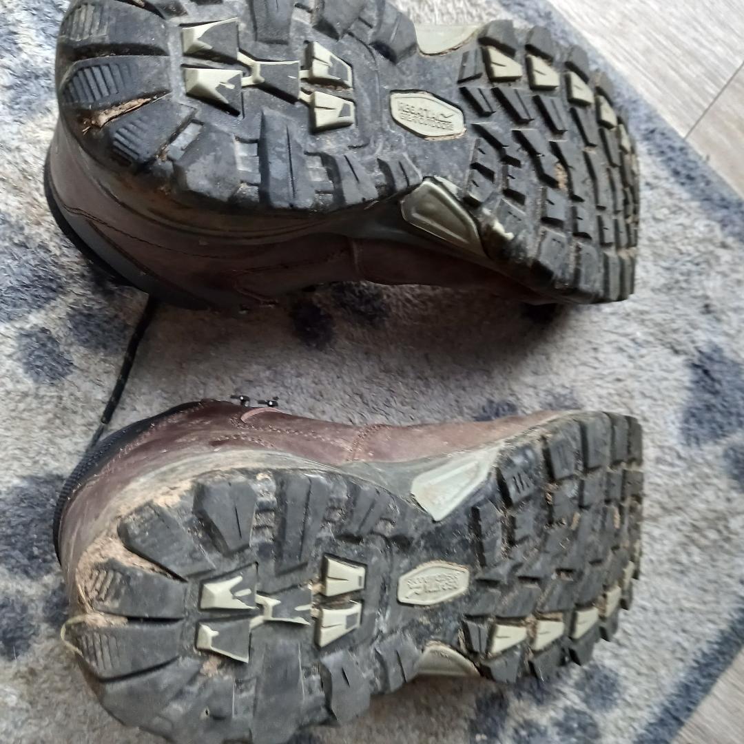 MatthewLoverid2's tweet image. Hey @Debenhams Should these boots be this worn out after only 3 months ???