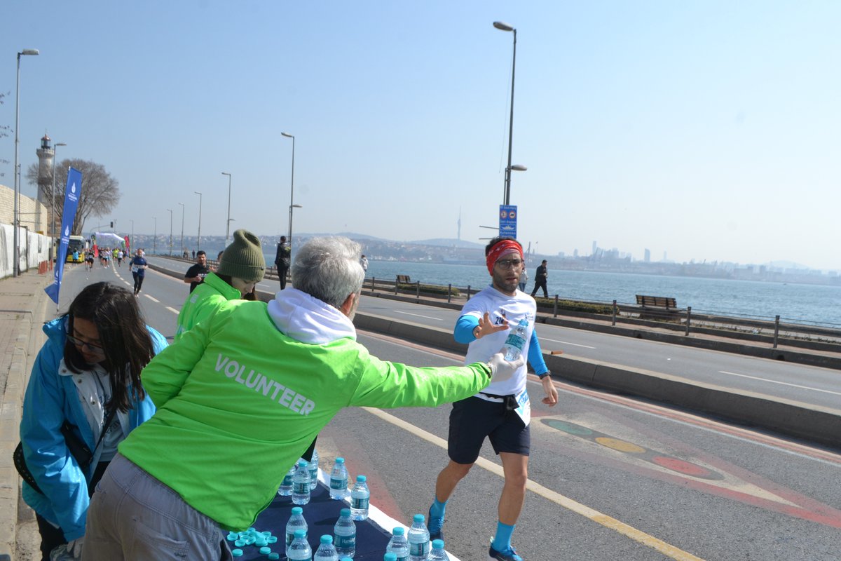 N Kolay 17. İstanbul Yarı Maratonu'nda bizimle göreve koşan; parkurun neşesini, motivasyonunu, heyecanını yükselten #SporİstanbulGönüllüleri'ne çok teşekkür ederiz! 💙 +