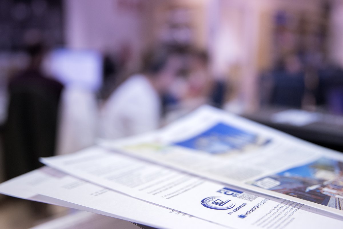 RVEDIPRESS's tweet photo. ¿Sabes que pensamos de nuestro trabajo? Que es el viaje MÁS BONITO DEL MUNDO. Porque con nuestros clientes descubrimos los destinos de la comunicación, visitándoles y haciendo de su éxito nuestra felicidad. Así somos en #RVEdipress, disfrutamos de nuestro trabajo. https://t.co/8aPhs2Ce7c