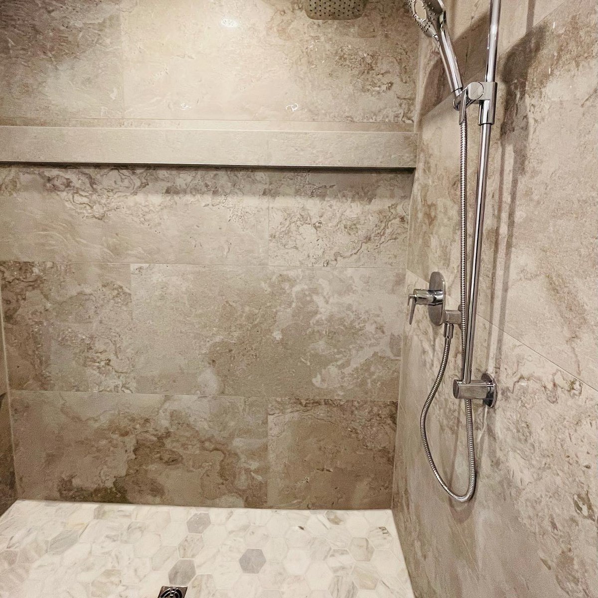 AlketKulla's tweet photo. Coming Soon to MLS !! 

3+1 🛏 | 4🛁 | 2 car 🚘 garage | 
 📍 741 Sawmill Rd, Peterbrough

$899,900

#newlisting #comingsoon #realestate #remax #remaxeastern #remaxhustle #sellwithalket #listwithalket #investwithalket #northend #ptbo #bridgenorth #remaxhutle #peterborough https://t.co/K28VB4uRyM