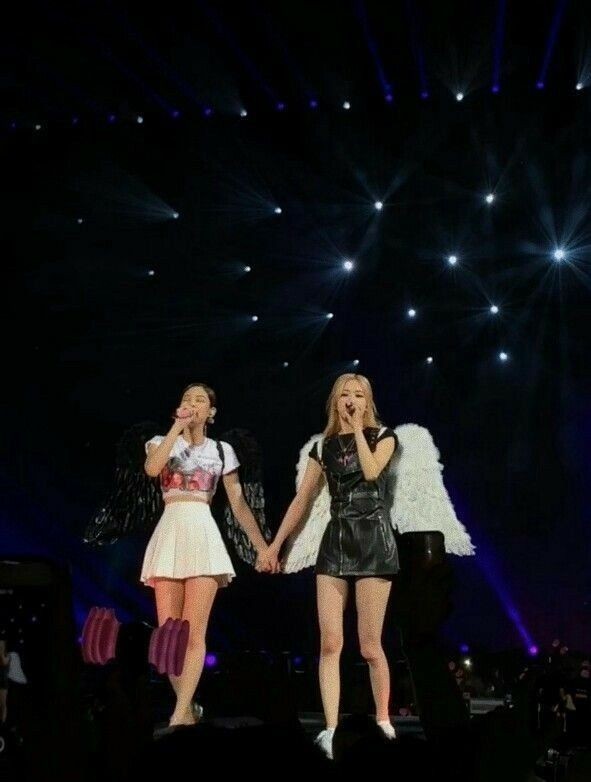BITCHAENNlE's tweet photo. these photos make you feel in heaven https://t.co/6YuVjTmyA4