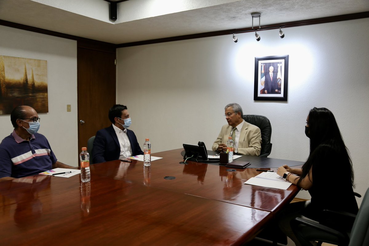 somoscecytem's tweet photo. Firma de convenio con @haz_que_fluya, desde entonces se han logrado las siguientes acciones: 
• Conservación de más de 2 mil 550 árboles.
• Ahorro de 375 metros cúbicos de rellenos sanitario por reciclaje de papel.
• Reducción de 150 toneladas de emisiones de gases invernadero https://t.co/WrKB3KgEFK