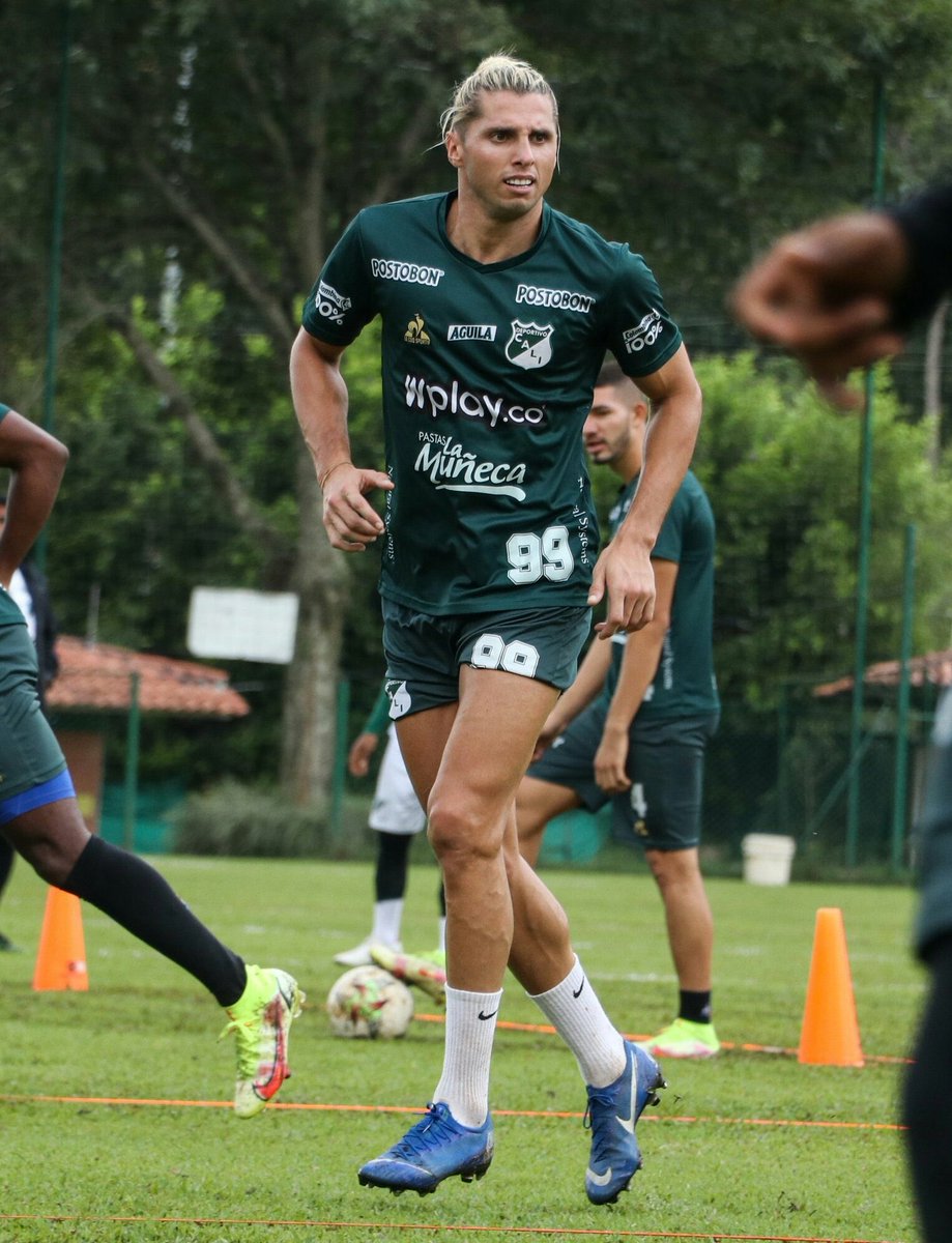 Verde_BlancoRT's tweet photo. Quién debe ser el 9 titular ante Boca Juniors? 
Angelo Rodríguez (RT)
Agustín Vuletich 💚 https://t.co/pozJ0M0smF
