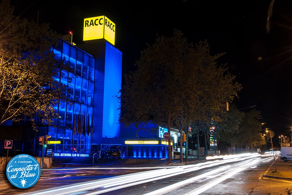 AprenemAutisme's tweet photo. 🙌Estem molt agraïts al @ClubRACC per col·laborar i ajudar a visibilitzar l'autisme.
💙En el #diamundialautismo van il·luminar el seu edifici i lluïa així de bonic!
#ConnectatAlBlau #AprenemCadaDia #NitBlava https://t.co/Mcli1PH2Z9